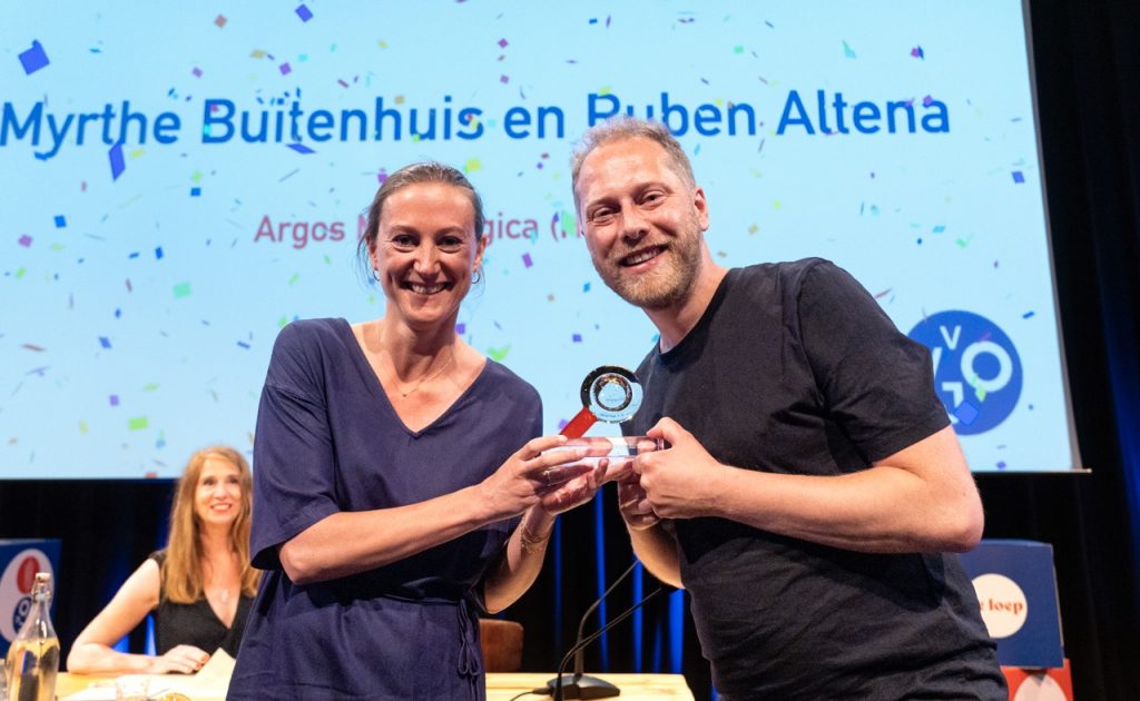 Myrthe Buitenhuis en Ruben Altena winnaars van de Loep voor signalerende onderzoeksjournalistiek