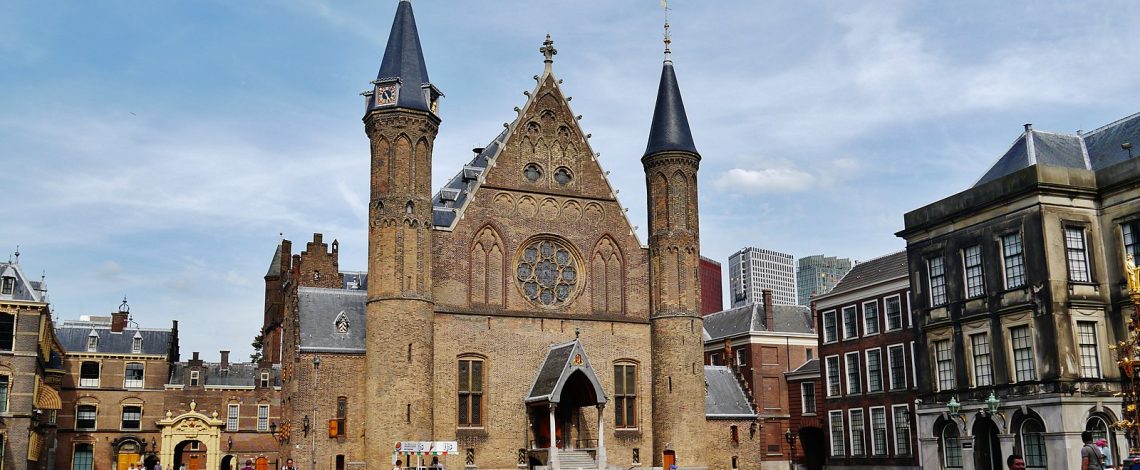 1600px-Den_Haag_Binnenhof_Ridderzaal_1