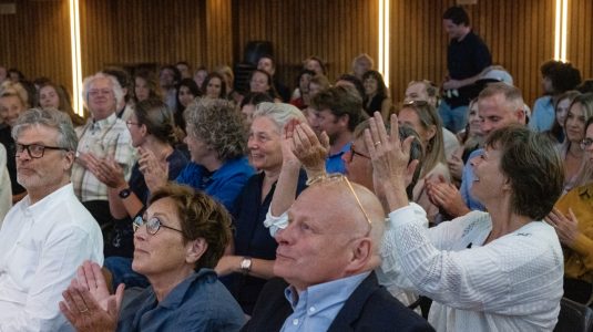 AMSTERDAM - Uitreiking de Loep in Pakhuis de Zwijger.  De Loep is een Vlaams-Nederlandse prijs voor onderzoeksjournalistiek die sinds 2007 door ons – de Vereniging van Onderzoeksjournalisten – wordt uitgereikt aan controlerende, opsporende en signalerende journalistiek.