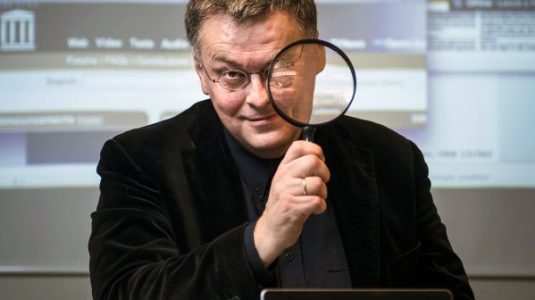 foto: Bram Budel. Portret van internet zoekdeskundige en onderzoeksjournalist Henk van Ess.